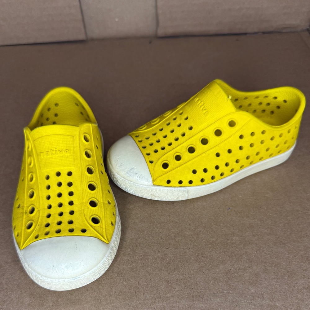 Native Jefferson Yellow EVA Slip On Water Shoes Sneakers Kids Toddler Size C7